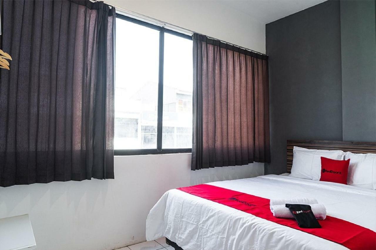 Reddoorz Near Seasons City Mall Giacarta Esterno foto