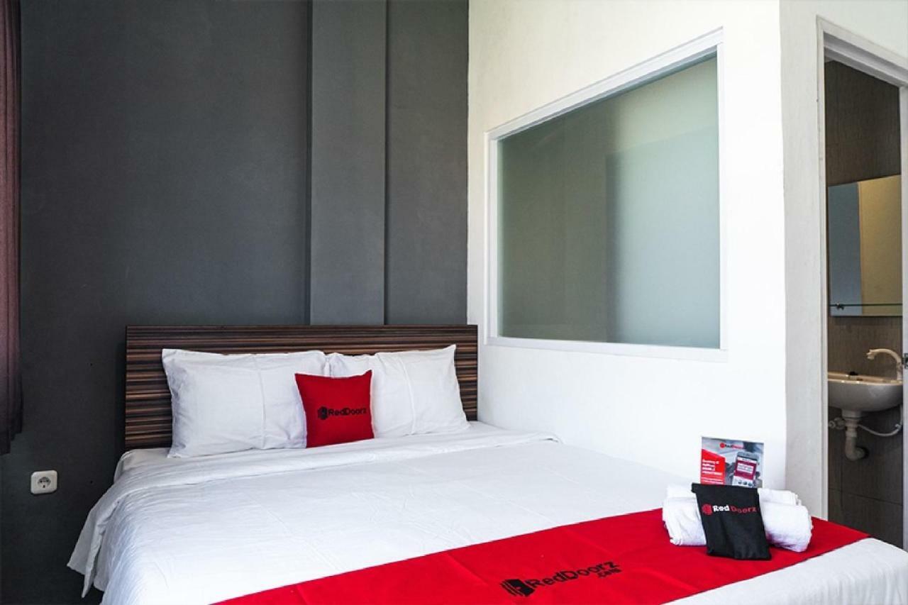 Reddoorz Near Seasons City Mall Giacarta Esterno foto