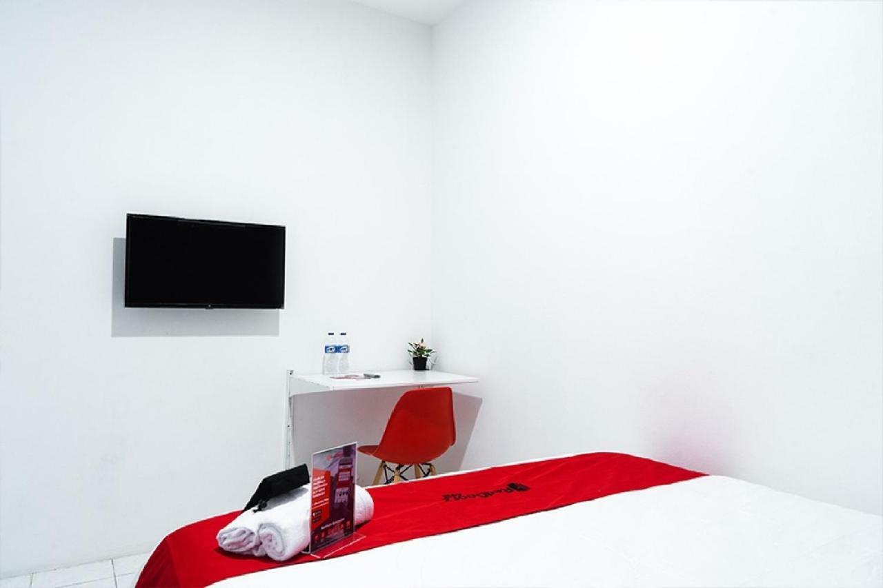 Reddoorz Near Seasons City Mall Giacarta Esterno foto